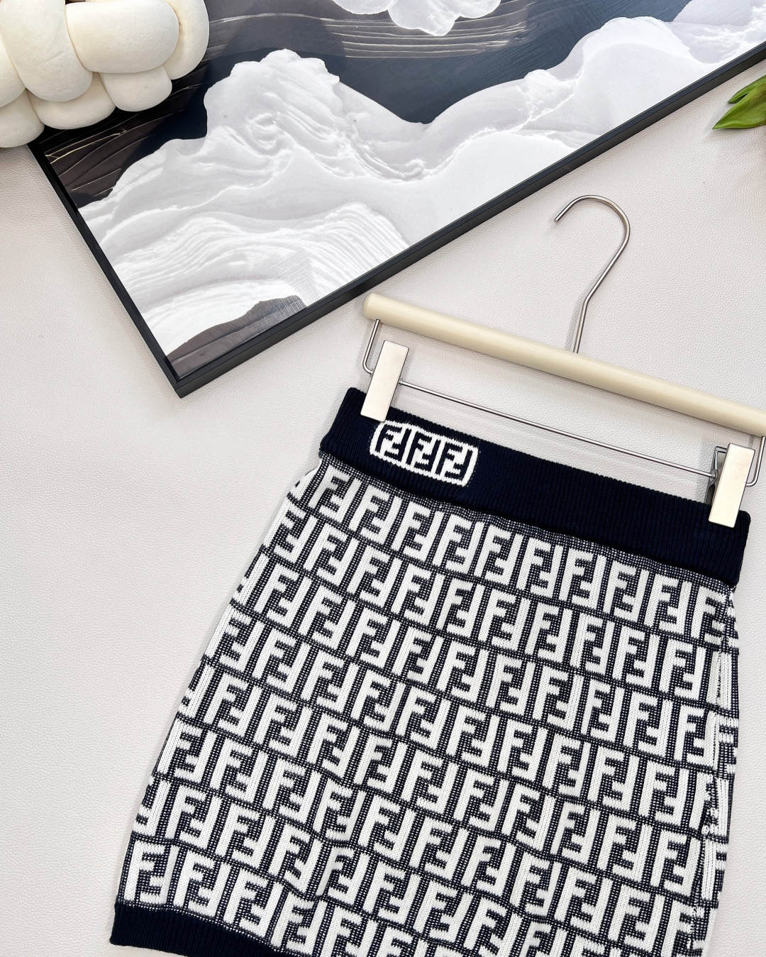 🆕Fend*芬迪双f字母针织半裙，炒鸡爆的系列，满身的字母logo图案标新立异 ，高级感的咖色显肤白高贵