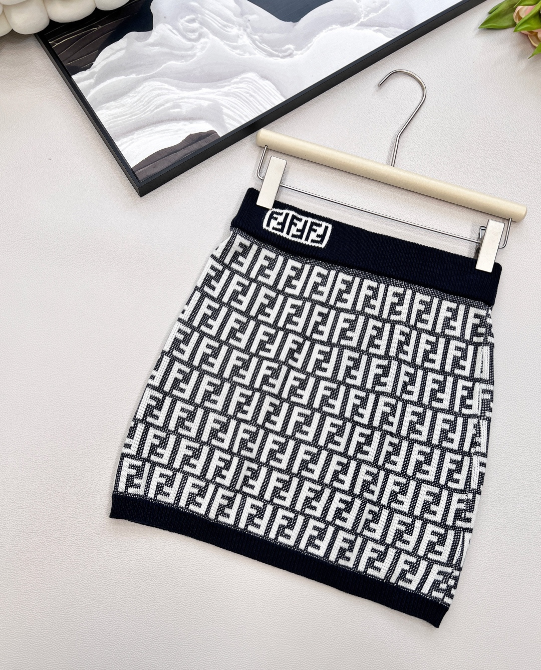 🆕Fend*芬迪双f字母针织半裙，炒鸡爆的系列，满身的字母logo图案标新立异 ，高级感的咖色显肤白高贵