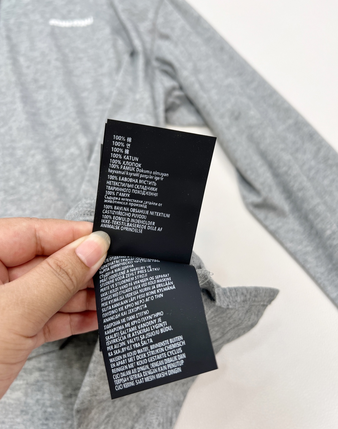 🆕 MIUMIU 字母徽标刺绣Polo领长袖Miu派时髦人统治区，主打松弛钱味儿～还有种知识分子的气质，