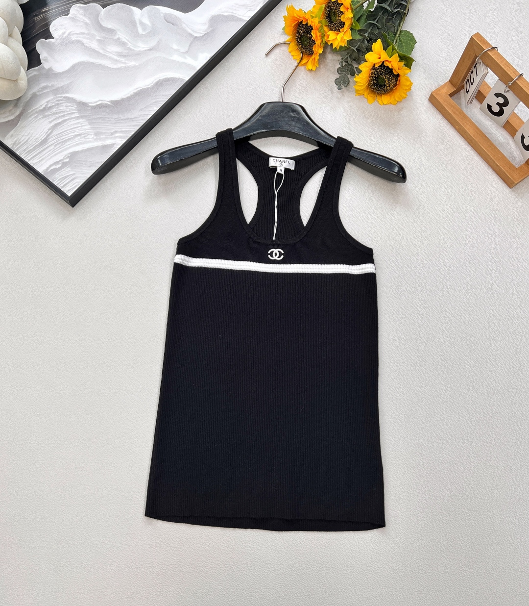 NO:453317,Chanel2025 new C logo embroidery versatile basic knitted vest, customized YB cashmere yarn weaving, comfortable texture, breathable and elastic round neck vest tailoring, I-shaped shoulder straps form round neck, echoing the double C logo on the chest, highlighting the high-end sense of outfit, the texture of the vertical pit strips with threaded edges, light and slimming, showing the slack tone, highlighting the light and luxurious and fashionable temperament, single wear and layering, the first choice for fashionable outfits in all seasons, customized surface accessories, complete three standards, large-scale products, size sml code, chanel, alexander wang19860909Chanel2025新款对C logo刺绣百搭基础针织背心,定制YB羊绒纱线织造 质感舒适 透气弹力 圆领背心剪裁 工字肩带形成圆领 与胸前双C徽标呼应 凸显穿搭高级感 通体竖坑条纹理配有螺纹包边 轻薄修身更显瘦 尽显松弛调性 凸显轻奢时髦气质 单穿叠穿均可 四季时尚穿搭首选 定制面辅料 ,三标齐全,大货出 尺码sml 编码,,chanel,alexander wang,Women's clothing