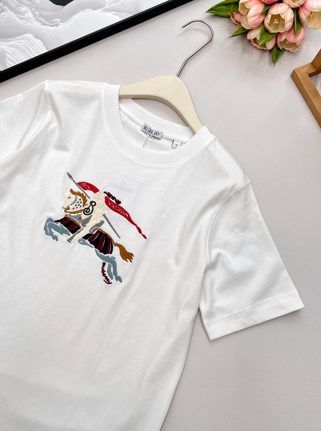 🆕BURBERRYSS新款圆领刺绣战马短袖T恤，定制YB原生全棉材质 透气舒适 质感十足 常规短袖T恤裁