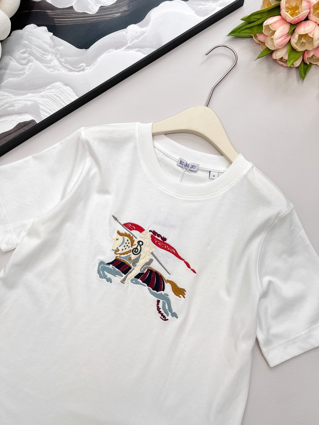 🆕BURBERRYSS新款圆领刺绣战马短袖T恤，定制YB原生全棉材质 透气舒适 质感十足 常规短袖T恤裁