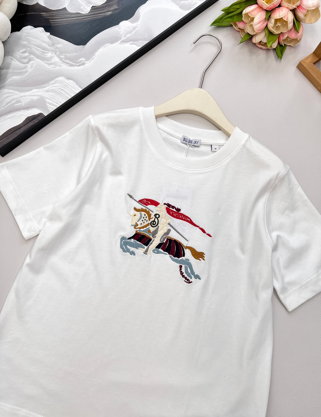 🆕BURBERRYSS新款圆领刺绣战马短袖T恤，定制YB原生全棉材质 透气舒适 质感十足 常规短袖T恤裁