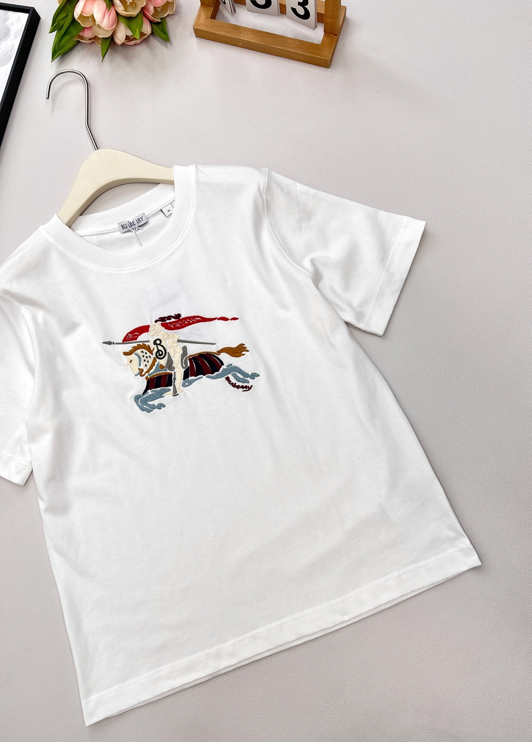 🆕BURBERRYSS新款圆领刺绣战马短袖T恤，定制YB原生全棉材质 透气舒适 质感十足 常规短袖T恤裁