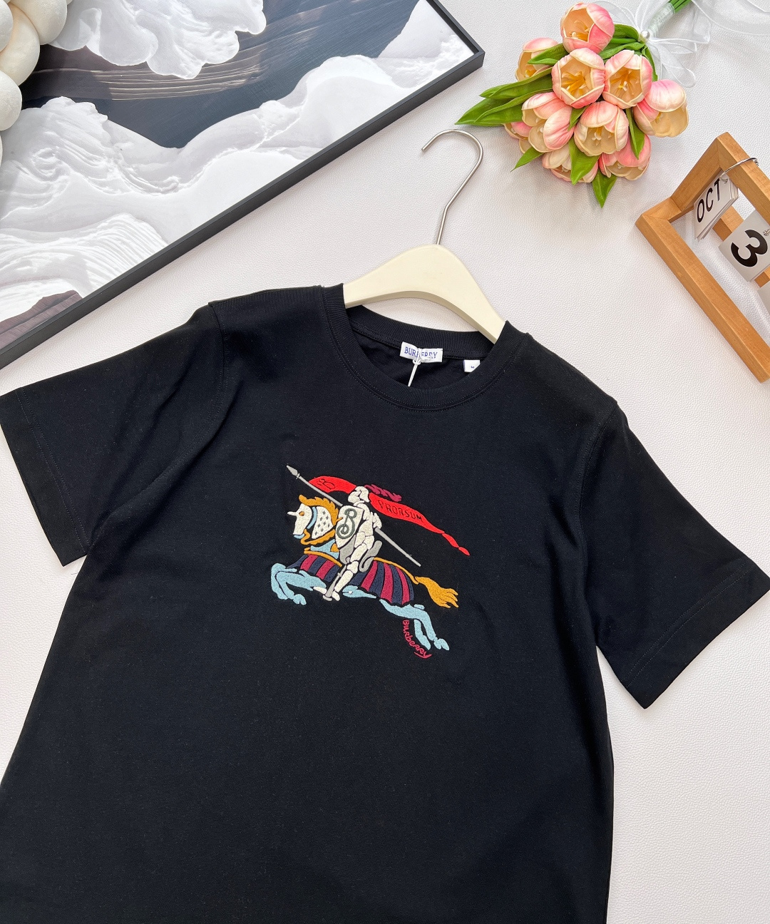 🆕BURBERRYSS新款圆领刺绣战马短袖T恤，定制YB原生全棉材质 透气舒适 质感十足 常规短袖T恤裁