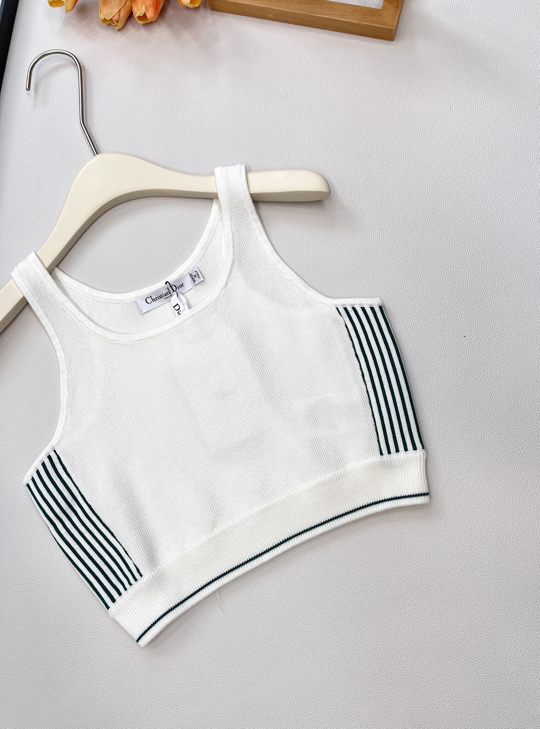 🆕DIOR针织背心🖤春夏新品绝绝子、字母背心太🉑️了！这件top闭眼入 万能百搭 时髦洋气、露腰又显瘦！