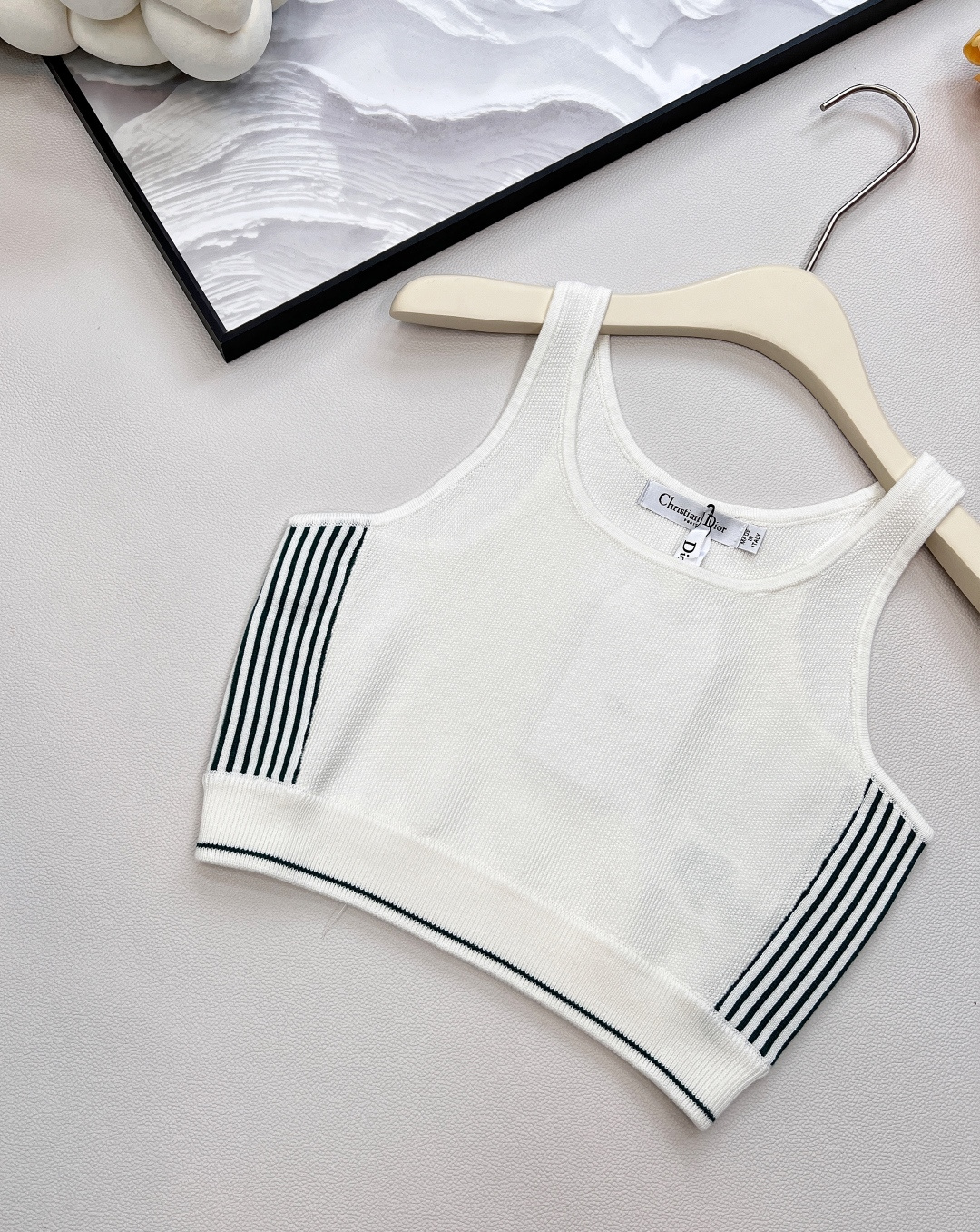 🆕DIOR针织背心🖤春夏新品绝绝子、字母背心太🉑️了！这件top闭眼入 万能百搭 时髦洋气、露腰又显瘦！