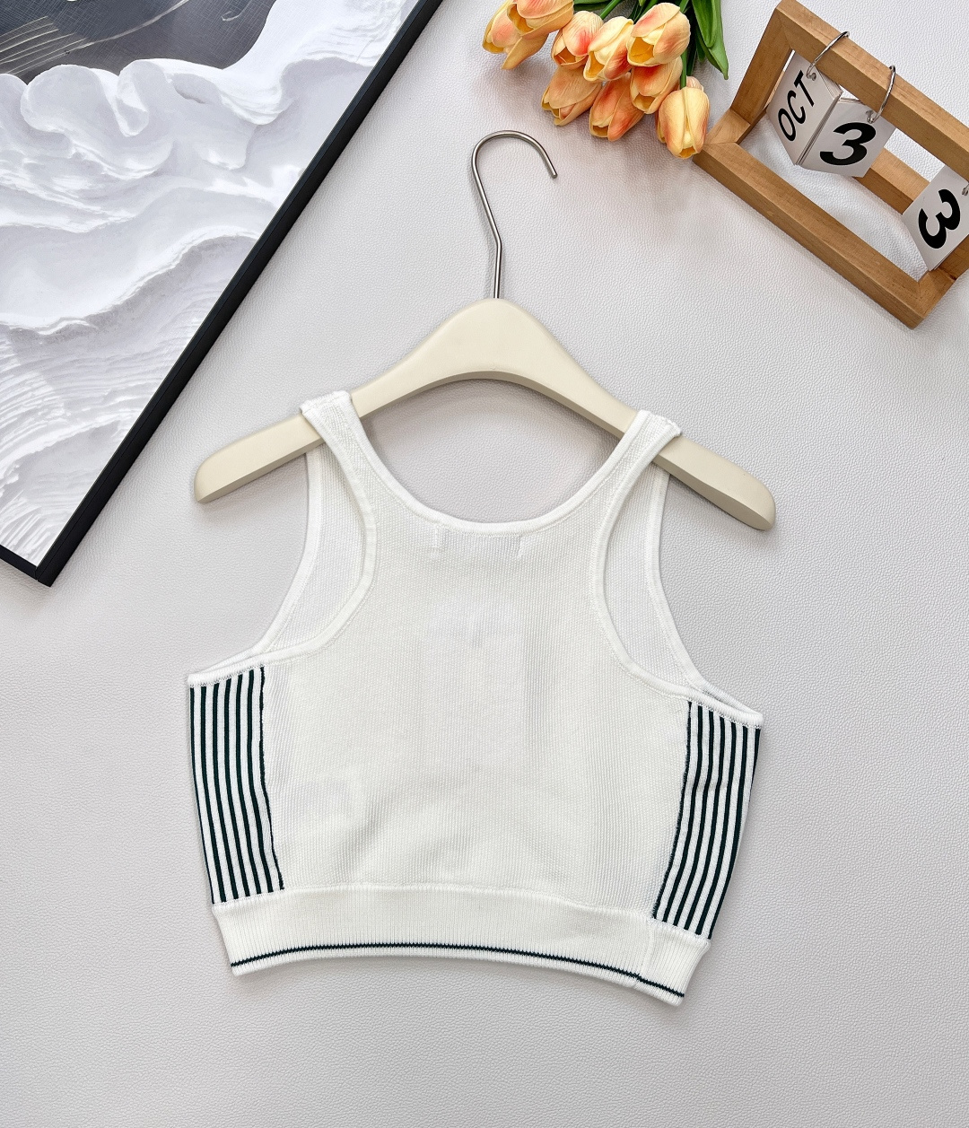 🆕DIOR针织背心🖤春夏新品绝绝子、字母背心太🉑️了！这件top闭眼入 万能百搭 时髦洋气、露腰又显瘦！