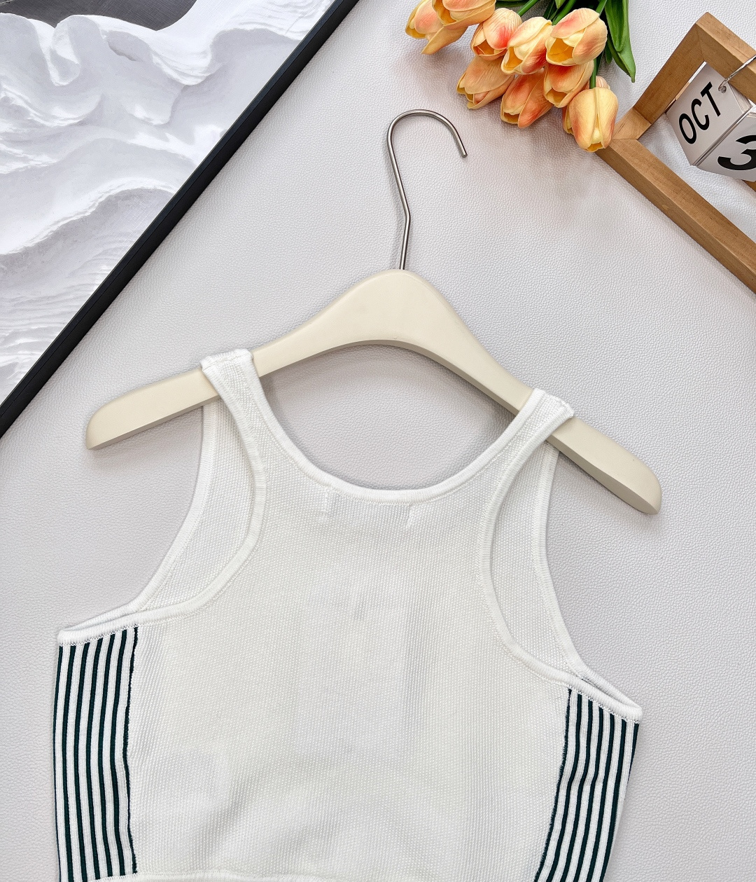 🆕DIOR针织背心🖤春夏新品绝绝子、字母背心太🉑️了！这件top闭眼入 万能百搭 时髦洋气、露腰又显瘦！