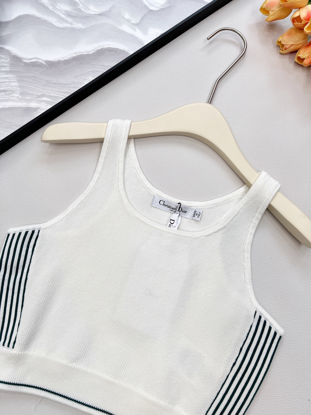 🆕DIOR针织背心🖤春夏新品绝绝子、字母背心太🉑️了！这件top闭眼入 万能百搭 时髦洋气、露腰又显瘦！