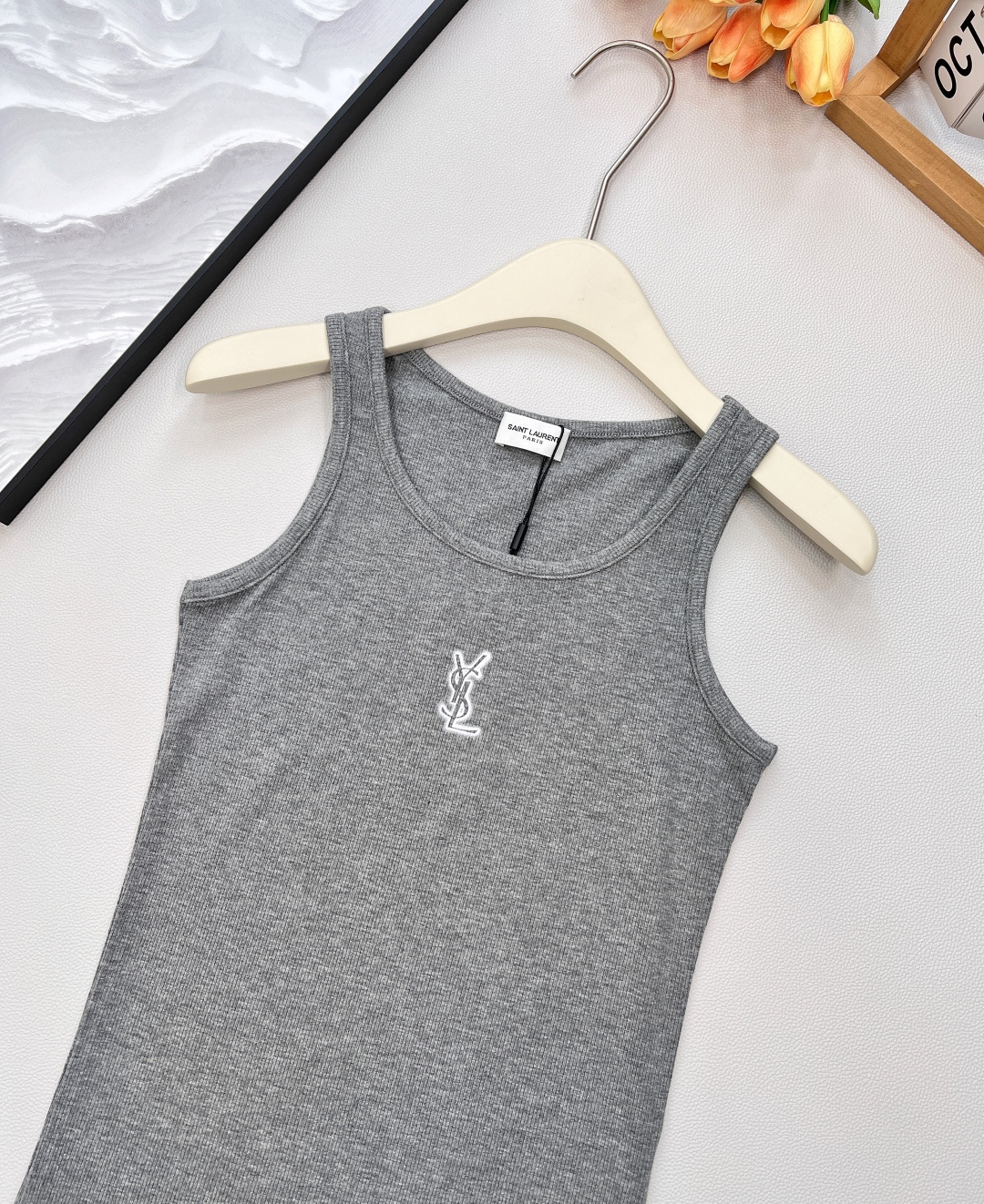 🆕YSL 螺纹弹力背心 日常穿搭必备小单品 胸前logo印花背心 单穿叠穿随意组合 不管是裤子还是半裙都