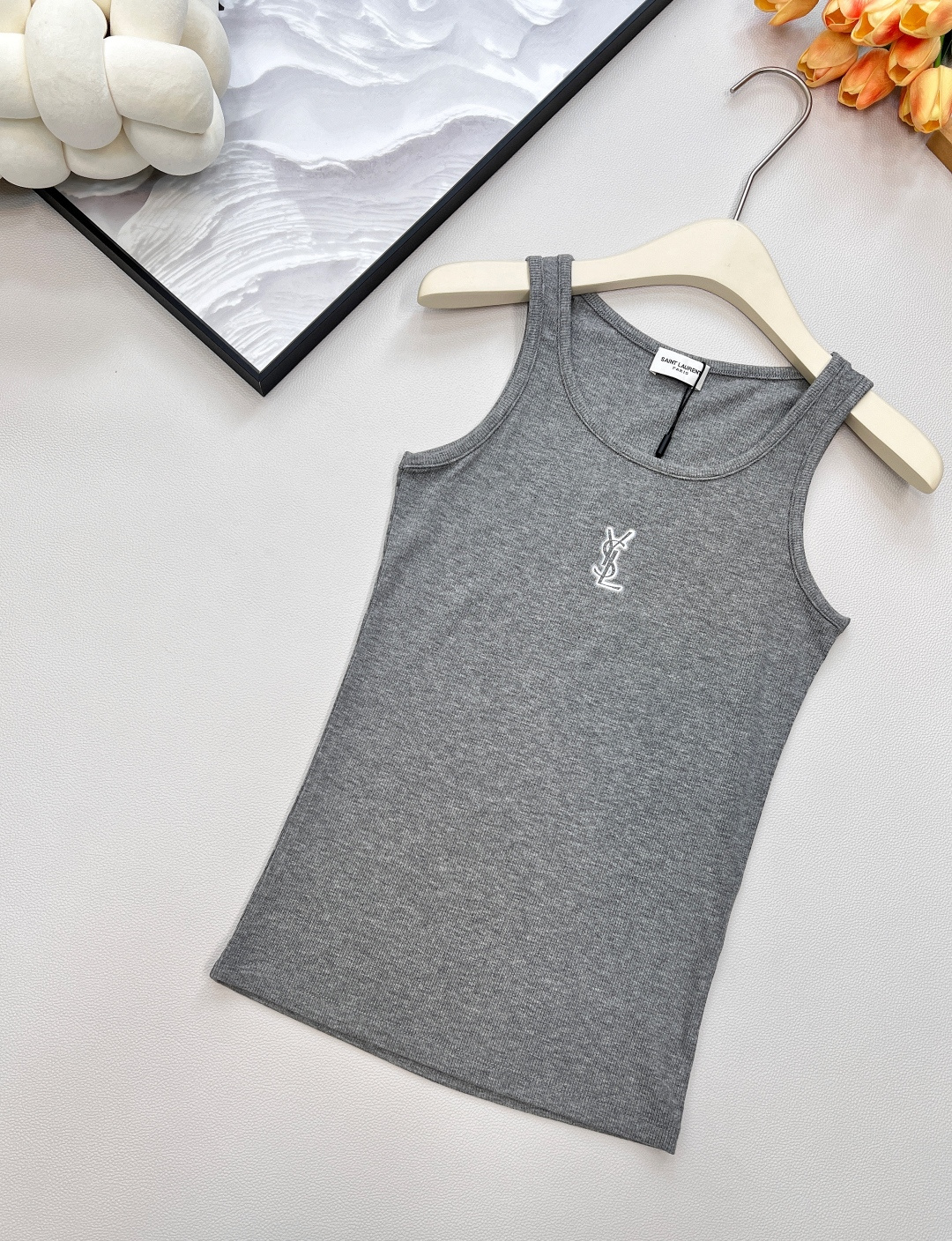 🆕YSL 螺纹弹力背心 日常穿搭必备小单品 胸前logo印花背心 单穿叠穿随意组合 不管是裤子还是半裙都