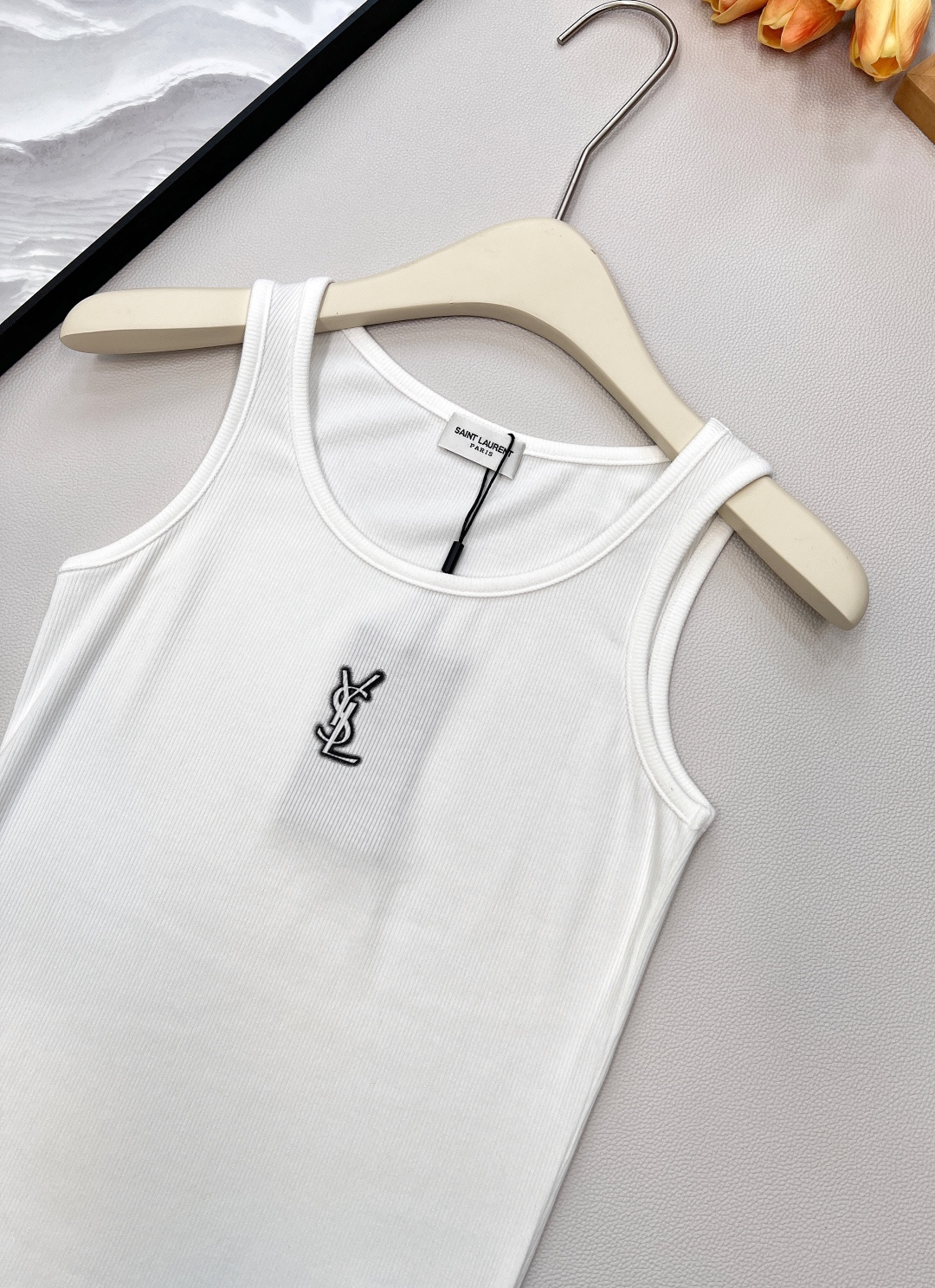 🆕YSL 螺纹弹力背心 日常穿搭必备小单品 胸前logo印花背心 单穿叠穿随意组合 不管是裤子还是半裙都