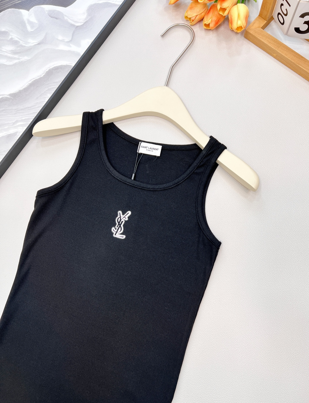 🆕YSL 螺纹弹力背心 日常穿搭必备小单品 胸前logo印花背心 单穿叠穿随意组合 不管是裤子还是半裙都