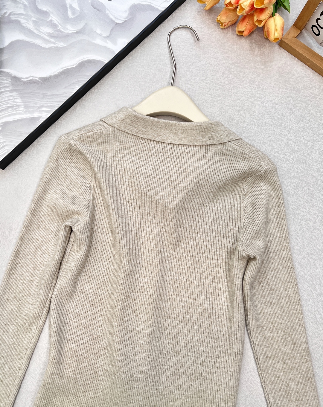 🆕MiumiuSS新款素色翻领百搭针织开衫，定制YB羊毛纱线织造 质感高级 舒适柔软 翻领针织开衫剪裁 