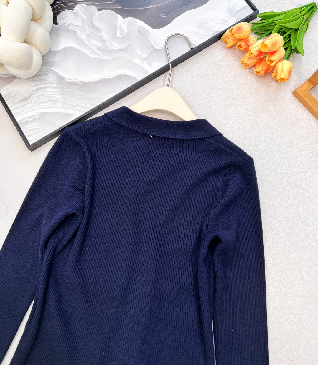 🆕MiumiuSS新款素色翻领百搭针织开衫，定制YB羊毛纱线织造 质感高级 舒适柔软 翻领针织开衫剪裁 