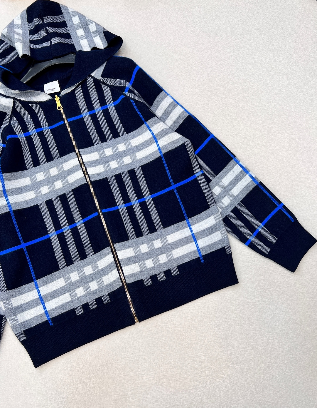 🆕 BURBERRY 秋冬新品复古英伦风双面穿战马图案羊毛开衫定制原版羊毛针织材质 质感舒适 亲肤保暖 