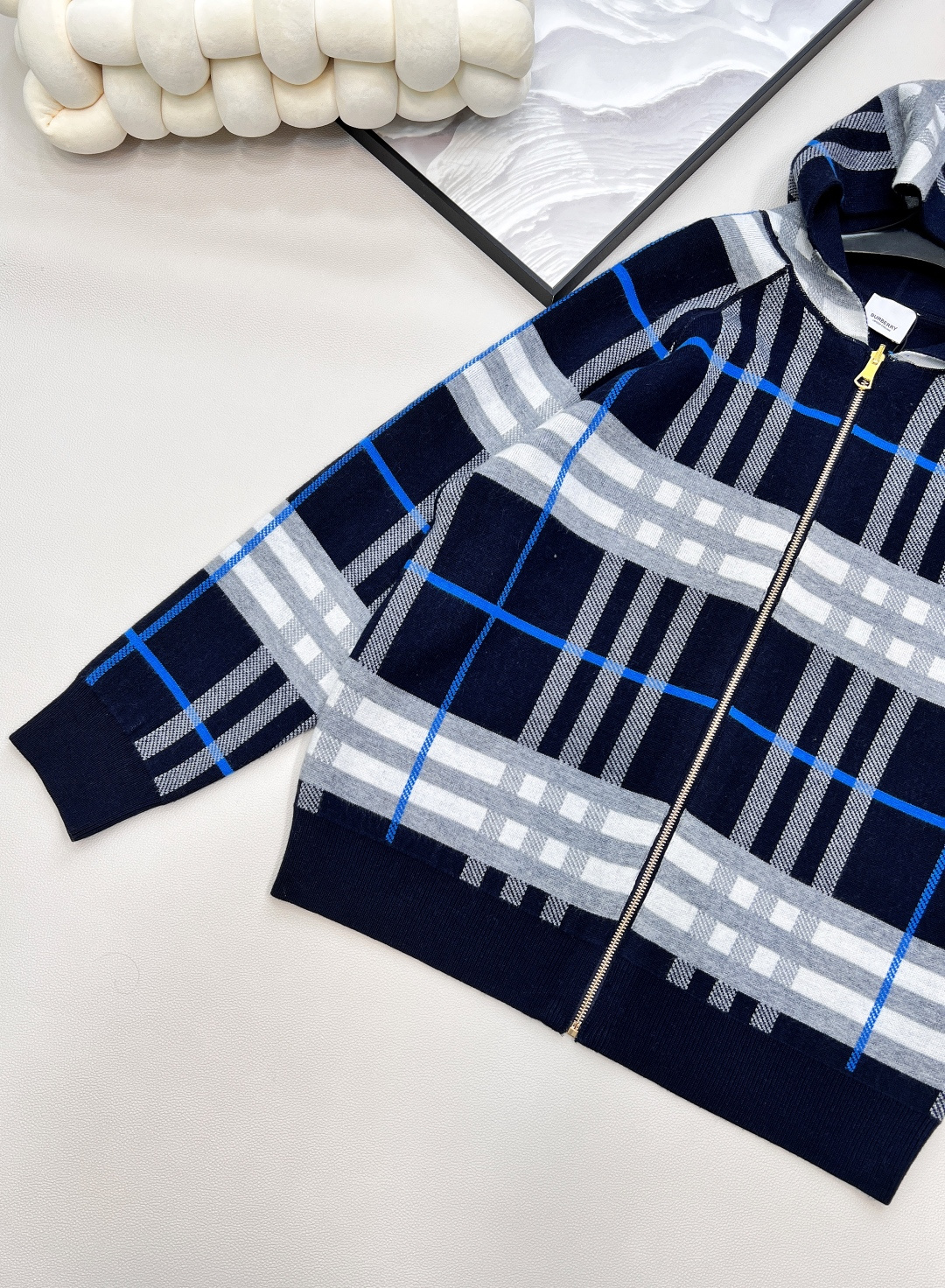 🆕 BURBERRY 秋冬新品复古英伦风双面穿战马图案羊毛开衫定制原版羊毛针织材质 质感舒适 亲肤保暖 