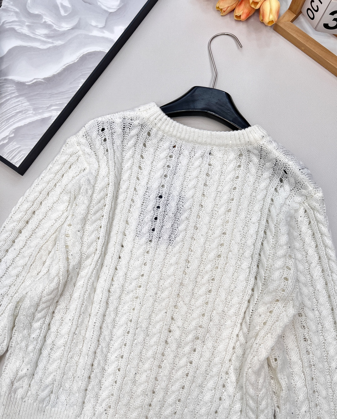 🆕Louis Vuitton 新款镂空针织毛衣..⛺️⛺️太好看啦这件！镂空➕刺绣还能这么玩 真酷！驴🏠