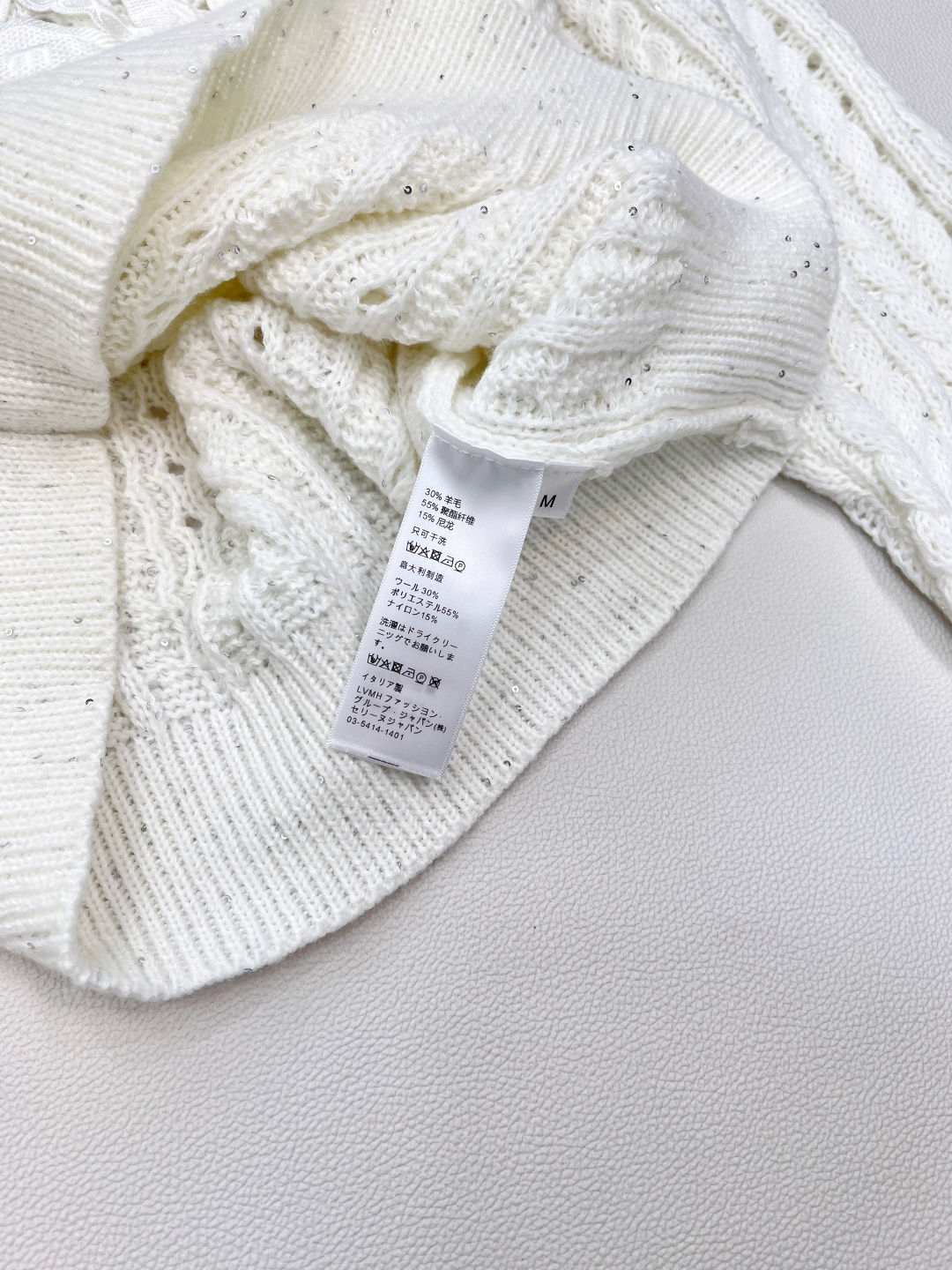 🆕Louis Vuitton 新款镂空针织毛衣..⛺️⛺️太好看啦这件！镂空➕刺绣还能这么玩 真酷！驴🏠