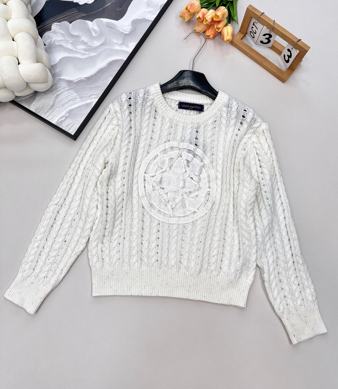 NO:455723,Louis Vuitton's new hollow knitted sweater...so beautiful this one!  Hollow embroidery can still be played like this. It’s so cool!  Don’t miss the fashionable and fashionable style that donkeys don’t often have!  !  LV jacquard logo embroidery and every move exudes charm!  It is made of fine knitted using the latest imported special machine!  The process is not that simple... It took 67 days and finally the big product was finally delivered!  Just in time for this wave!  !  Complete three standards!  Large goods are available~ Like size sml code L, louis vuitton, louis vuitton, louis vuitton, sweaters, alexander wang19860909Louis Vuitton 新款镂空针织毛衣..太好看啦这件！镂空刺绣还能这么玩 真酷！驴不常有的时髦洋气款 千万别错过！！LV提花标志刺绣、举手投足间尽散发着魅力十足！采用最新的进口特种机细针织出！工艺没有那么简单的..耗时67天 终于终于出大货了！刚好赶上这波！！三标齐全！大货出～喜欢来 尺码sml 编码L,,louis vuitton,louis vuitton,louis vuitton,sweaters,alexander wang,Women's clothing