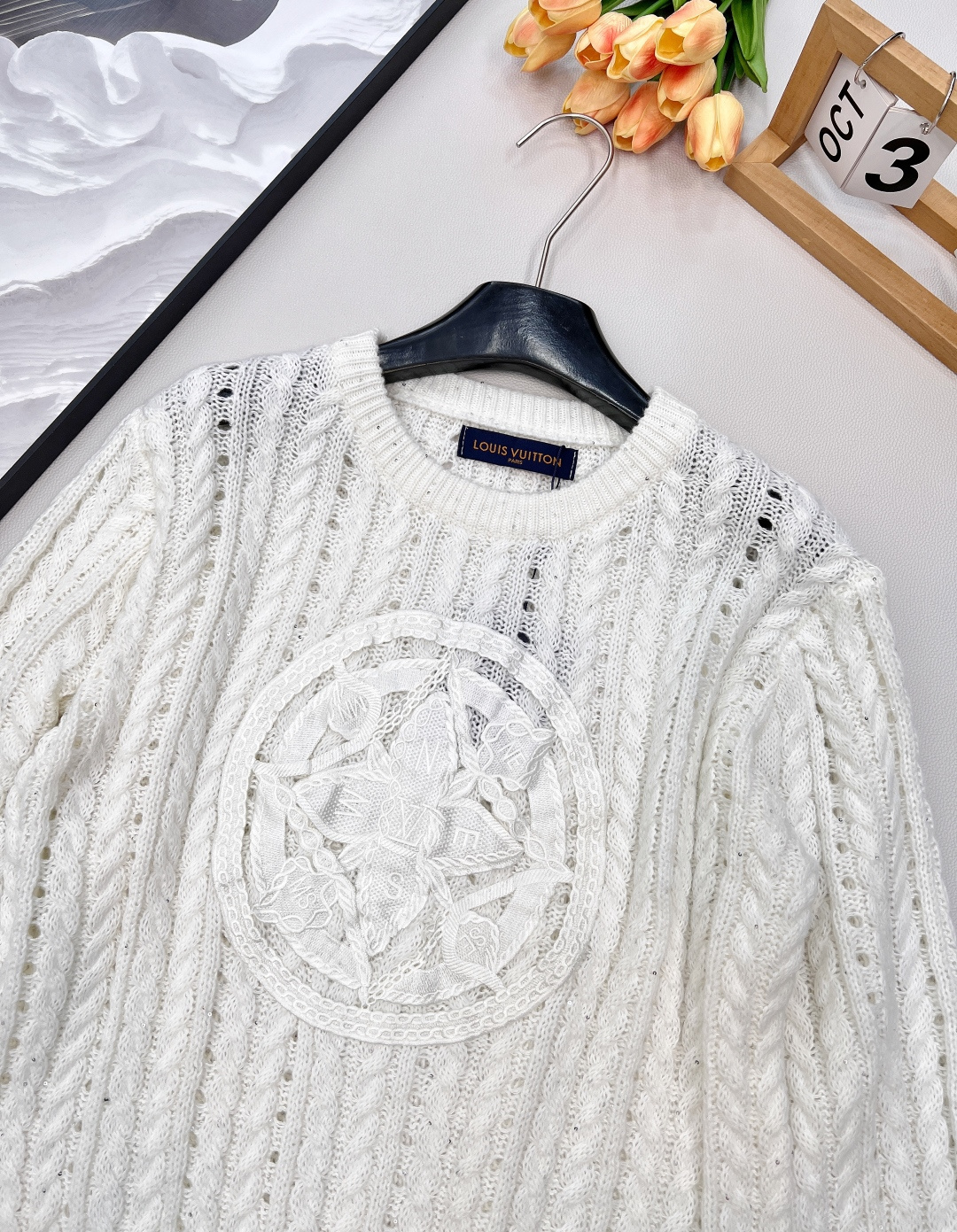🆕Louis Vuitton 新款镂空针织毛衣..⛺️⛺️太好看啦这件！镂空➕刺绣还能这么玩 真酷！驴🏠