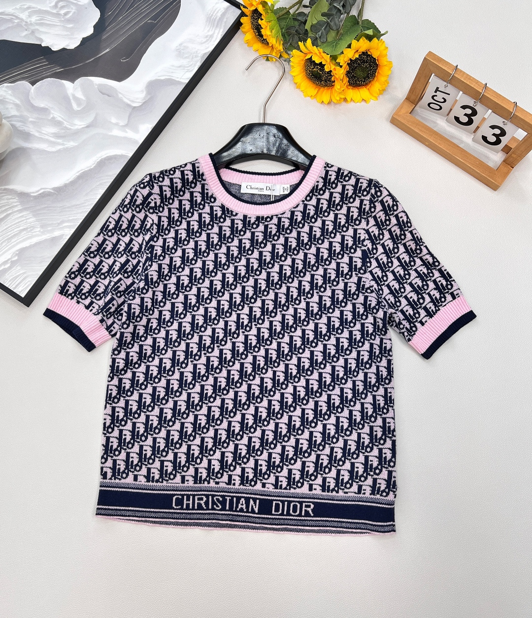 NO:455735,Dior's new classic presbyterian knitted T-shirt selected fabric, single-sided German imported jacquard craft, you can see it at a glance!  This is definitely not picky and is definitely eye-catching and slimming and fashionable!  Anyone looks good in it!  The big goods are out. The babies like it, the three specifications are complete, the big goods are out. Size sml, dior, tees, t-shirt, alexander wang19860909Dior 新款经典老花针织T恤甄选面料 单边德国进口机提花工艺 多高级一眼就能看出了！这件绝对不挑人、妥妥的吸睛显瘦时髦神器！谁穿都好看！大货已出啦 宝宝们喜欢的来,三标齐全,大货出 尺码sml 编,,dior,tees，t-shirt,alexander wang,Women's clothing