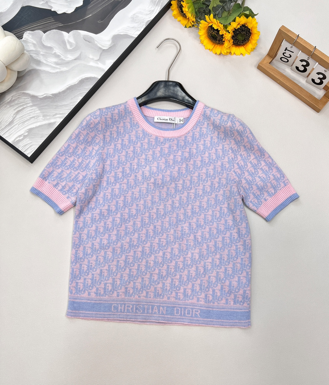 NO:455703,Dior's new classic presbyterian knitted T-shirt selected fabric, single-sided German imported jacquard craft, you can see it at a glance!  This is definitely not picky and is definitely eye-catching and slimming and fashionable!  Anyone looks good in it!  The big goods are out. The babies like it, the three-standards are complete, the big goods are out. Size sml code, dior, tees, t-shirt, alexander wang19860909Dior 新款经典老花针织T恤甄选面料 单边德国进口机提花工艺 多高级一眼就能看出了！这件绝对不挑人、妥妥的吸睛显瘦时髦神器！谁穿都好看！大货已出啦 宝宝们喜欢的来,三标齐全,大货出 尺码sml 编码,,dior,tees，t-shirt,alexander wang,Women's clothing