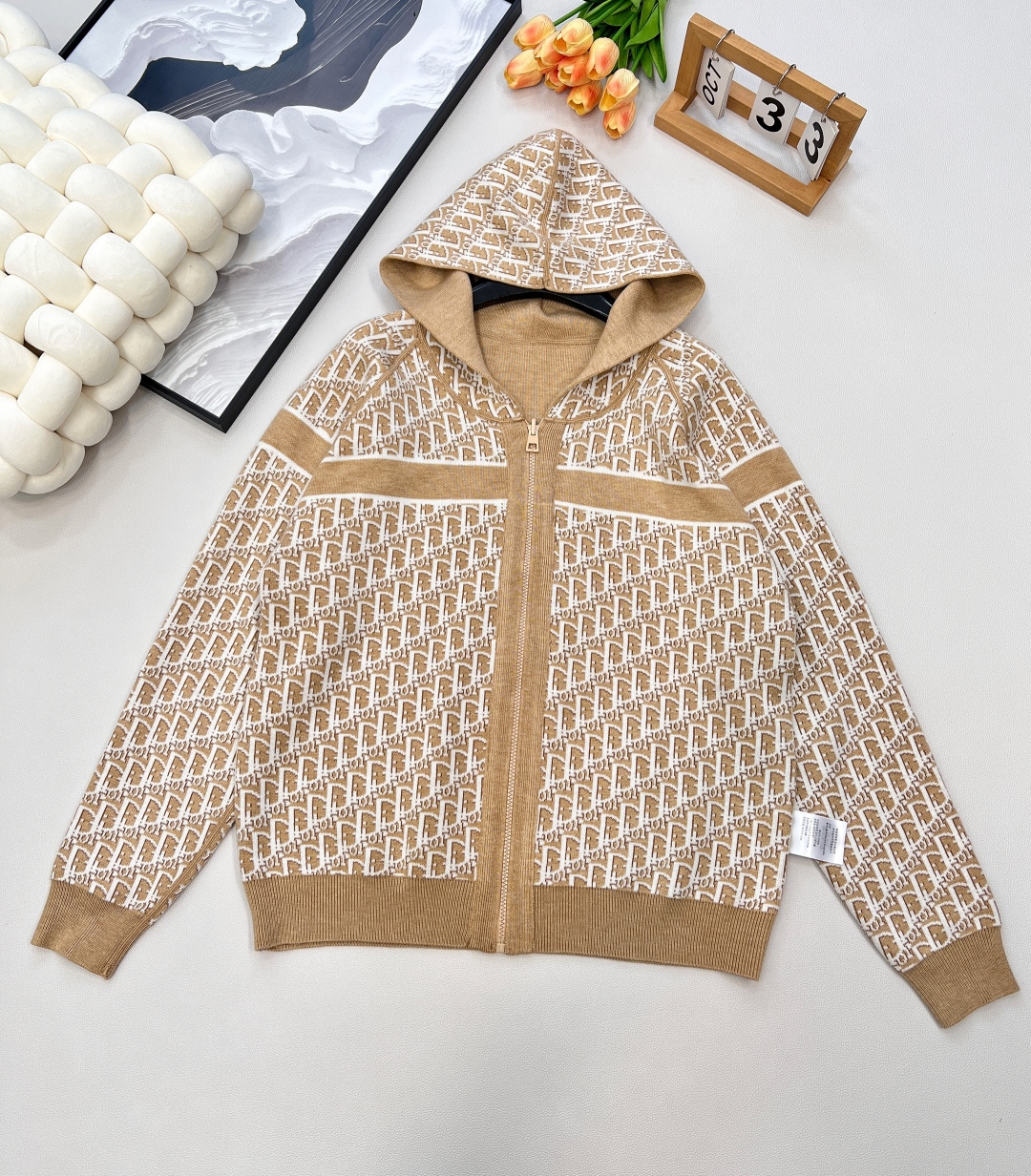 NO:456313,Dior's new classic presbyterian double-sided sweater to select wool fabric, double-sided German imported jacquard technology, you can see it at a glance!  This is definitely not picky and is definitely eye-catching and slimming and fashionable!  Anyone looks good in it!  The big goods are out. The babies like it. Size sml code, dior, sweaters, alexander wang19860909Dior 新款经典老花双面穿毛衣甄选羊毛面料 双面德国进口机提花工艺 多高级一眼就能看出了！这件绝对不挑人、妥妥的吸睛显瘦时髦神器！谁穿都好看！大货已出啦 宝宝们喜欢的来 尺码sml 编码,,dior,sweaters,alexander wang,Women's clothing