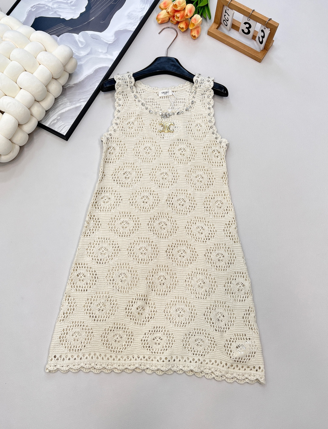 NO:456324,CELINE Hollow crochet Arc de Triomphe knitted suspender dress Hand-hooked Arc de Triomphe logo on the chest is recognizable, and can be controlled with a variety of figures. The short style really shows proportions. Fresh and slightly pure atmosphere. It also shows the figure and right-angled shoulders. Classic cut, simple French elegance, timeless wear elements, blending crochet elements and stripes together. High-end. Atmospheric and yet feminine. The lasting stripes. No stripes are not complete in summer. The three standards are complete. Large sizes are available. Size sml, celine, skirts, alexander wang19860909CELINE 镂空钩花凯旋门针织吊带连衣裙 手工勾花 胸前凯旋门徽标极具辨识度 多样身材都能驾驭 短款版型真的显比例 清新中略带一丝纯欲氛围感 又显身材又显直角肩 经典裁剪 简单的法式优雅 永不过时的穿搭元素 将钩针元素和条纹融合在一起 高级.大气又不失女性柔美～ 经久不衰的条纹 无条纹不夏天三标齐全,大货出 尺码sml 编,,celine,skirts,alexander wang,Women's clothing