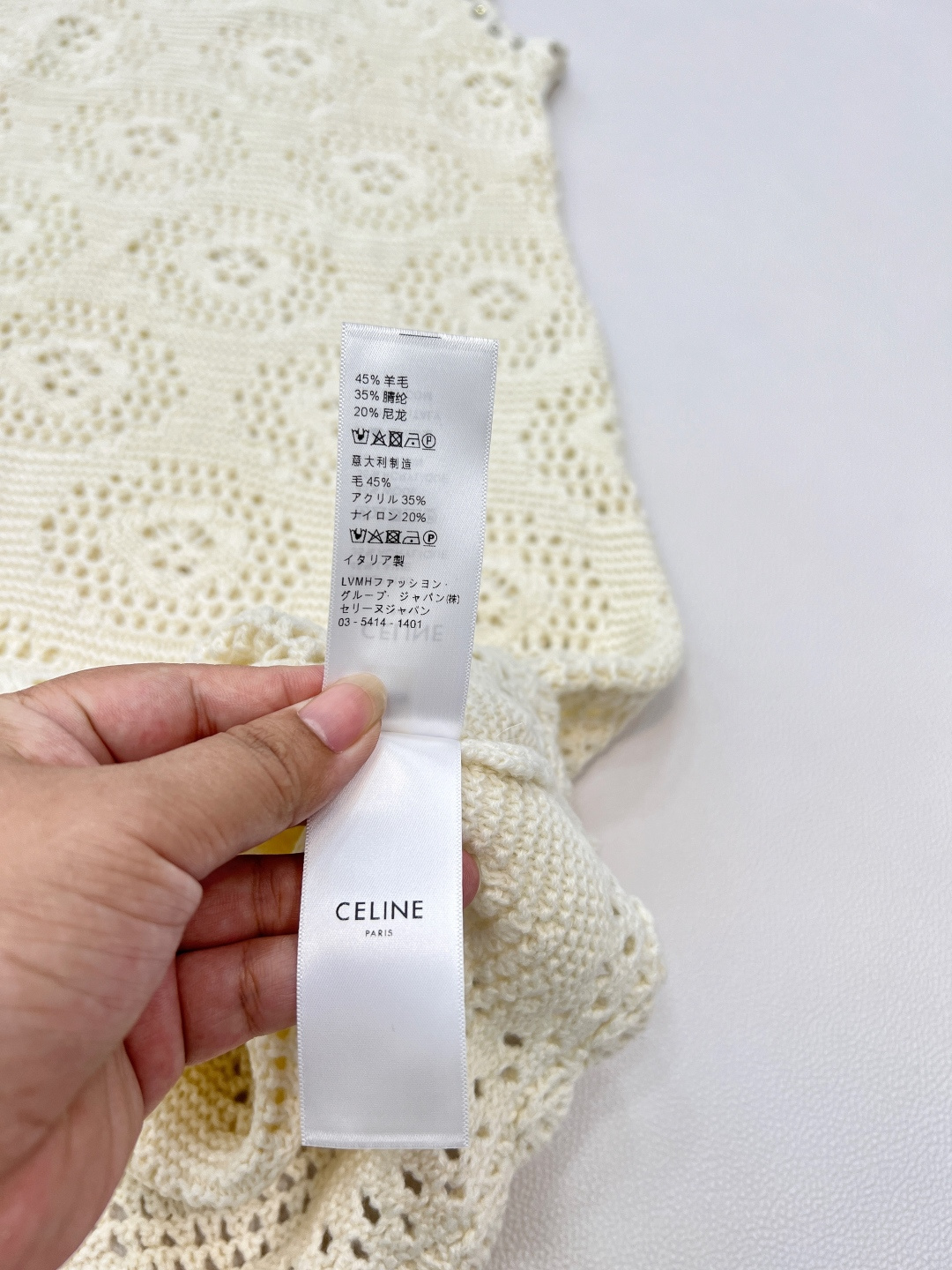 🆕 CELINE 镂空钩花凯旋门针织吊带连衣裙手工勾花 胸前凯旋门徽标极具辨识度 多样身材都能驾驭 短款