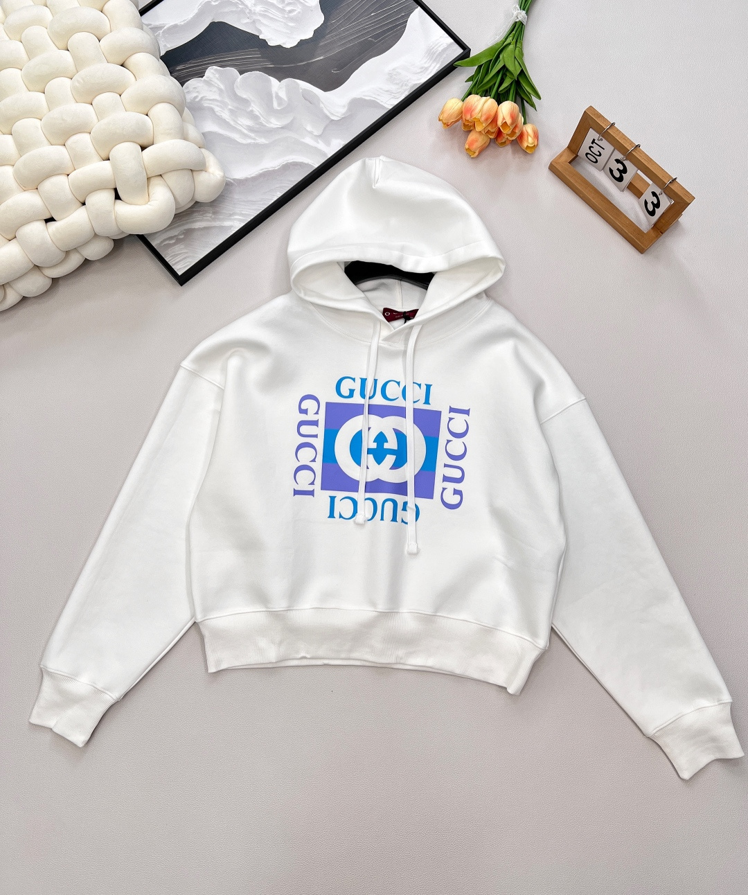 NO:456932,Gucci2025 new hooded letter sweatshirt, customized YB native cotton material, soft and skin-friendly, not easy to deform and pill after washing for a long time, full texture, hooded long-sleeved sweatshirt cut, fashionable and casual, the chest is decorated with letter logo, printing process restores blue and purple color, and is displayed in all directions on all sides. The brand style is instantly improved. Short styles are combined with drawstring details to add vitality. Autumn and winter outfits are essential. Daily casual outfit guide: Slack and fashionable Customized surface accessories, complete three standards!  Large-scale size sml code, gucci, hoodie, sweatshirts, hats, alexander wang19860909Gucci2025新款连帽字母卫衣,定制YB原生全棉材质 柔软亲肤 久洗不易变形起球 质感十足 连帽长袖卫衣裁剪 时髦休闲 胸前饰以字母徽标 印花工艺还原蓝紫配色 四面全方位环绕展示 品牌格调瞬间提升 短款版型结合抽绳细节 增添活力气息 秋冬穿搭必不可少 日常休闲穿搭指南 松弛时髦 定制面辅料 ,三标齐全！大货出 尺码sml 编码,,gucci,hoodie,sweatshirts,hats,alexander wang,Women's clothing