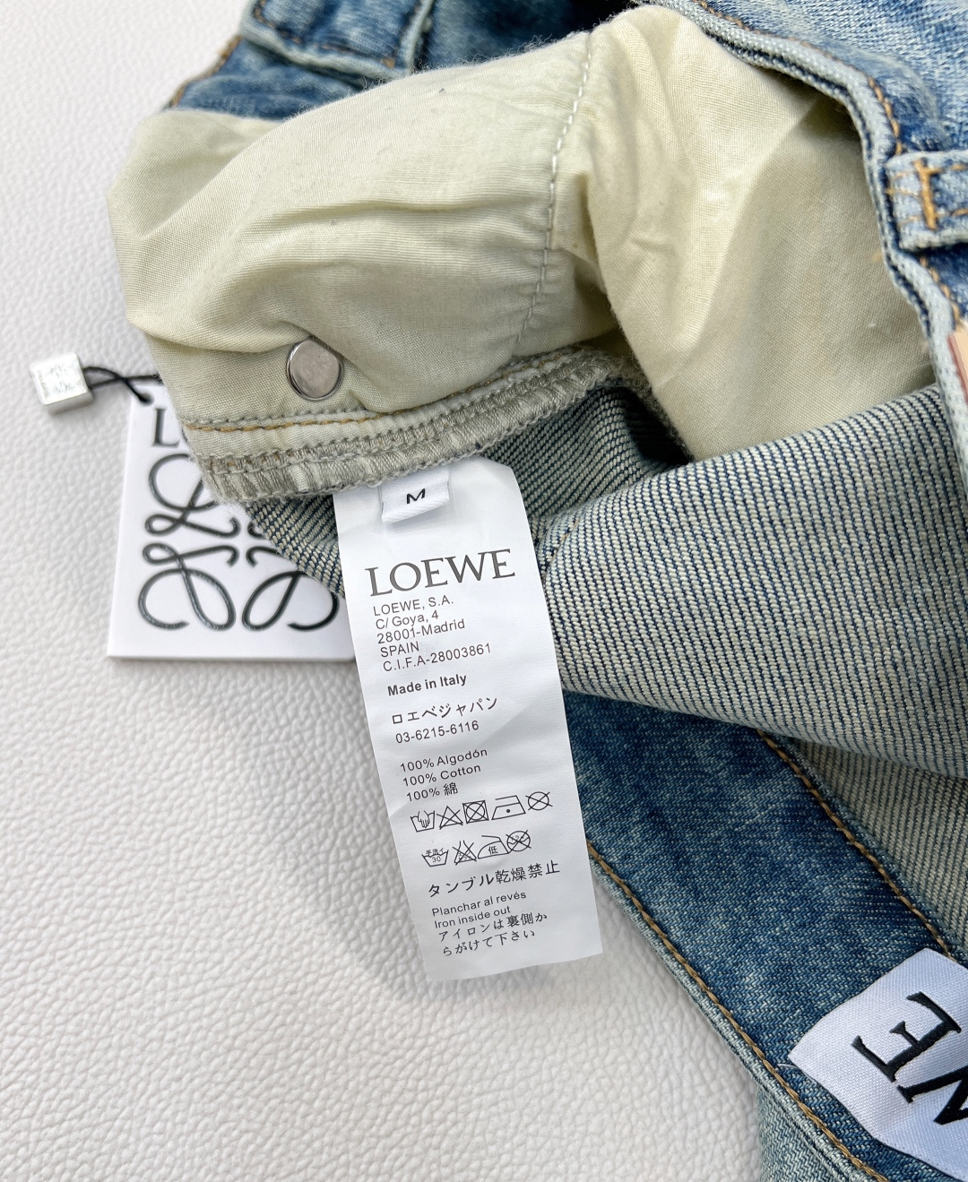 🆕LOEWE2025早秋新品 罗*威中高腰弹力直筒牛仔裤，高腰显瘦提臀显腿长 质感肉眼可见 浅色洗水工艺