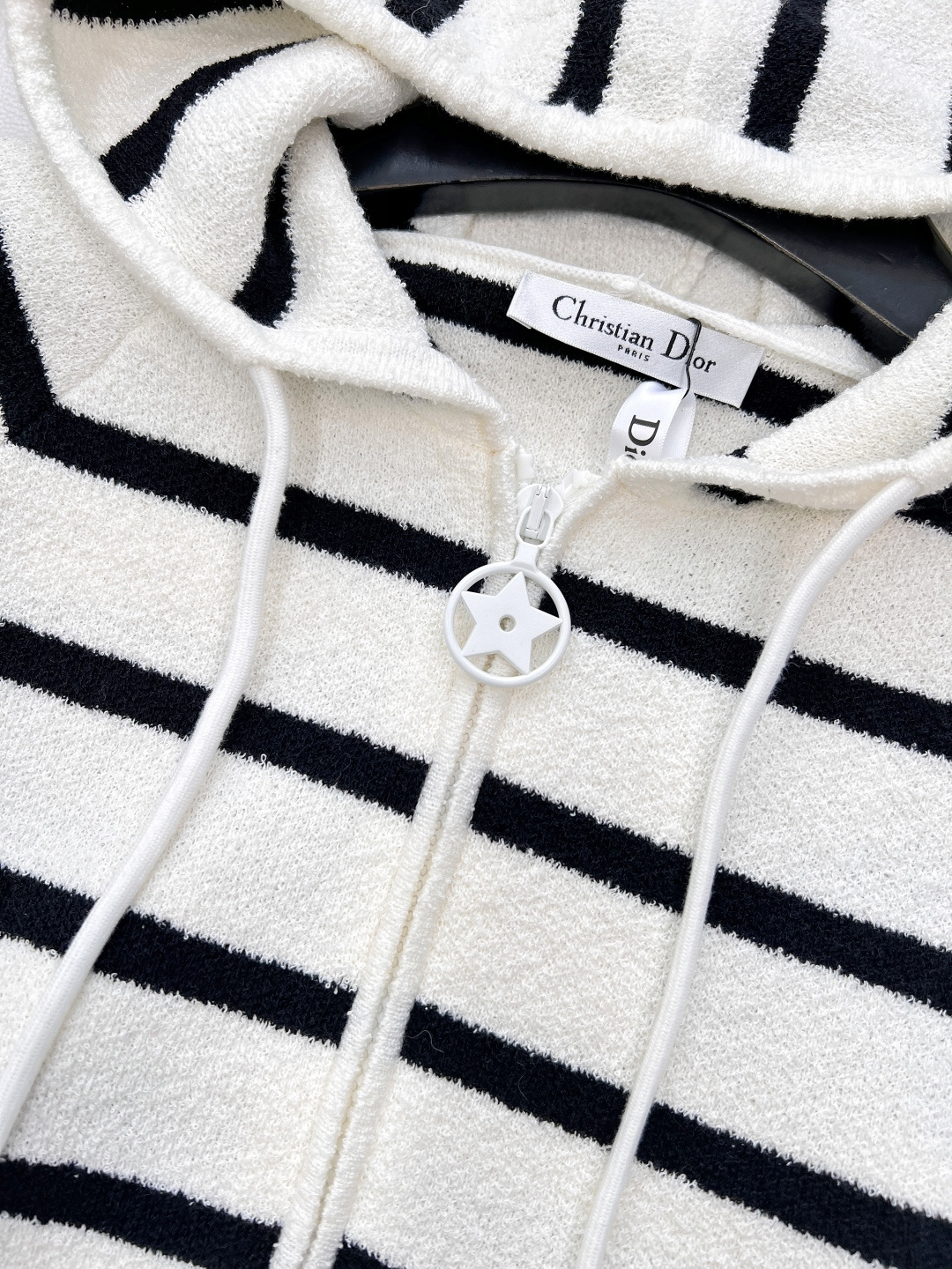 🆕 DIOR 条纹毛圈圈毛针织拉链连帽开衫100%羊毛面料 软软糯糯的超级舒服 打造精致造型款式时尚 可