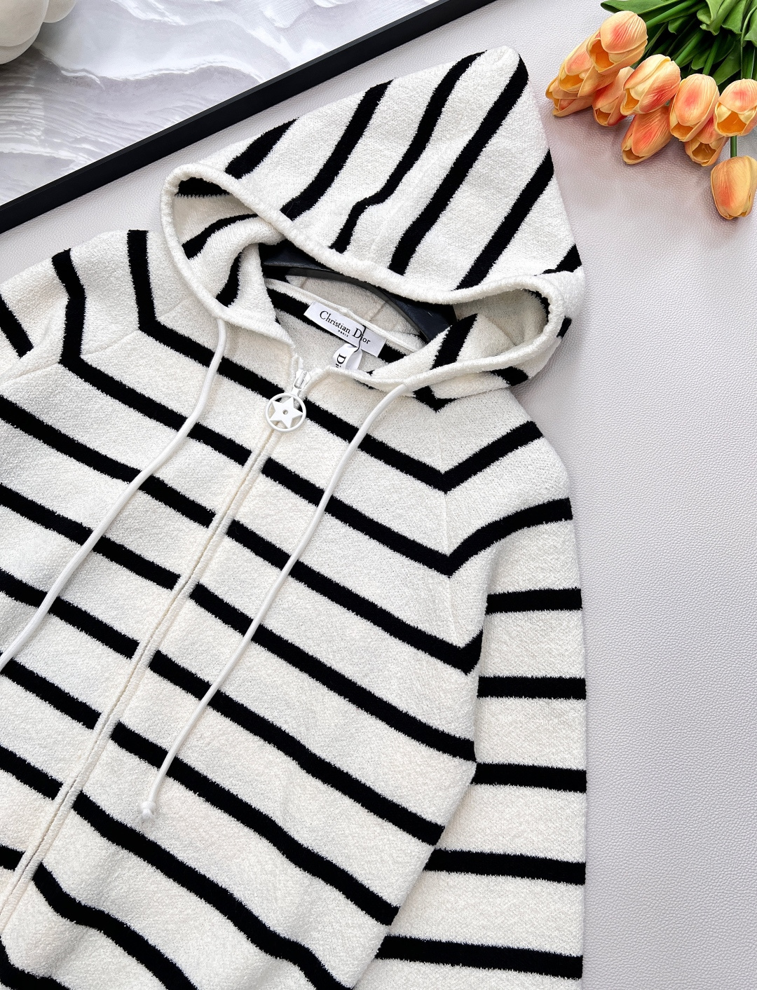 🆕 DIOR 条纹毛圈圈毛针织拉链连帽开衫100%羊毛面料 软软糯糯的超级舒服 打造精致造型款式时尚 可