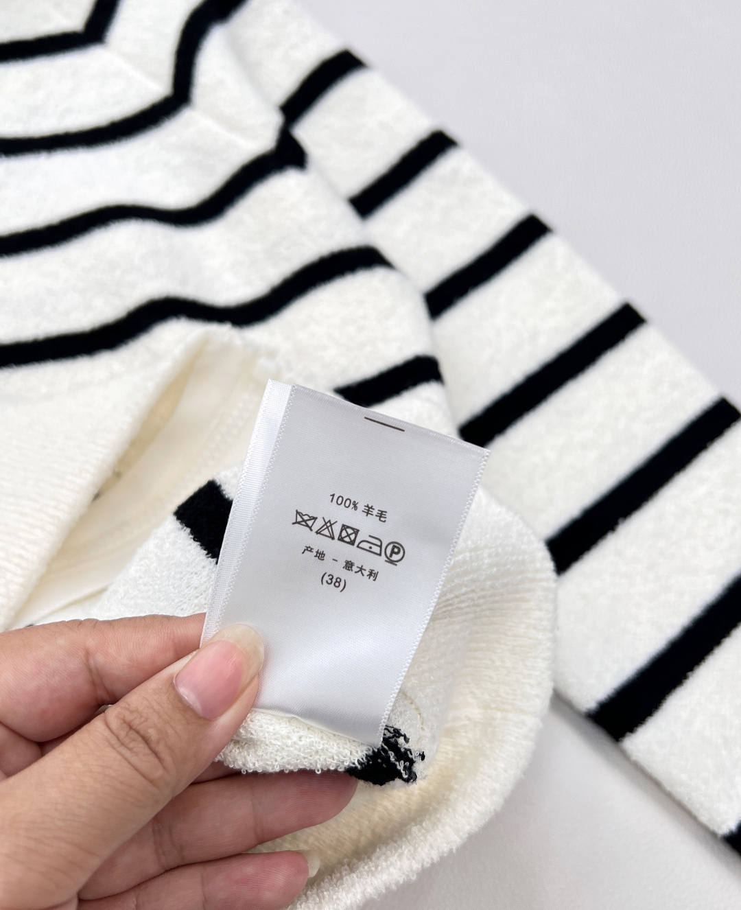 🆕 DIOR 条纹毛圈圈毛针织拉链连帽开衫100%羊毛面料 软软糯糯的超级舒服 打造精致造型款式时尚 可