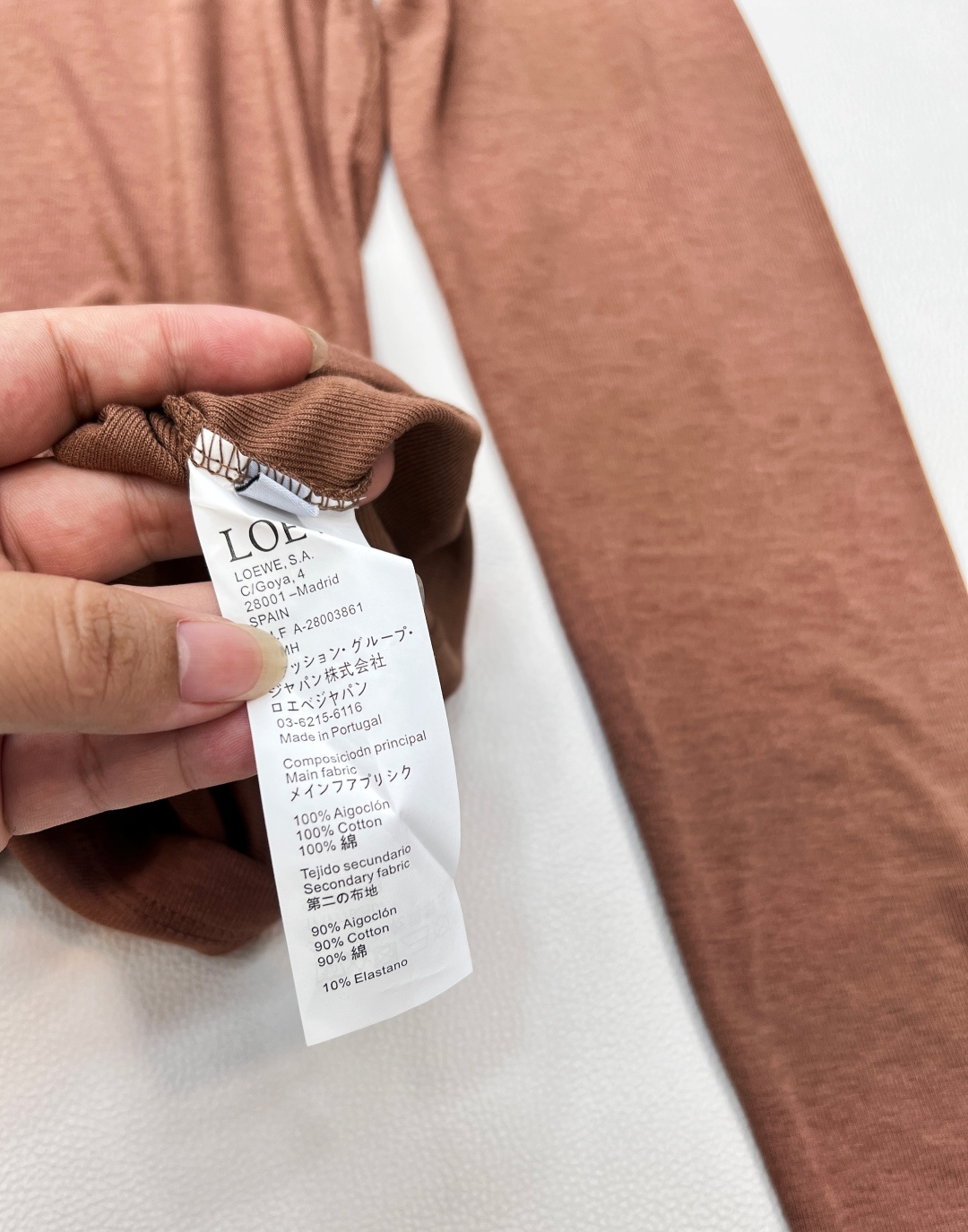 🆕LOEWE秋冬新款高级老钱风莫兰迪色系打底衫长袖T恤，弹力螺纹面料软糯舒适，同色系刺绣小标识点缀，凸显