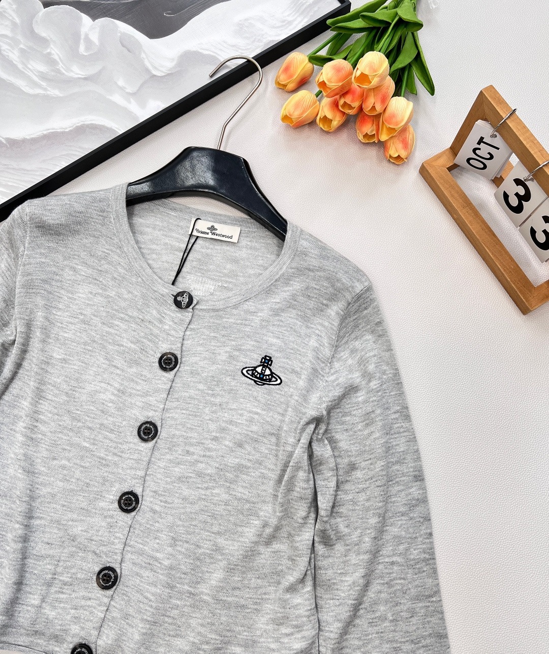 🆕𝘃𝗶𝘃𝗶𝗲𝗻𝗻𝗲 𝘄𝗲𝘀𝘁𝘄𝗼𝗼𝗱25ss 新款防晒开衫强势来袭，四种绝美配色，让你轻松拿捏夏日时尚！