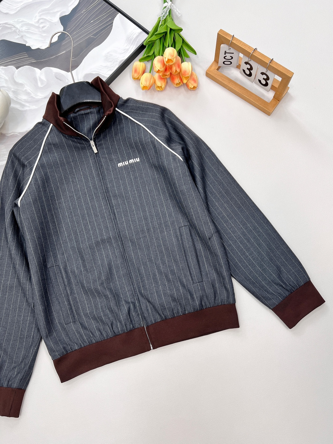 🆕Miumiu25Fw早秋新款知性分子学院风落肩夹克外套丨⚠独家yb开发！高版出品！撞色罗纹领拼接设计甜