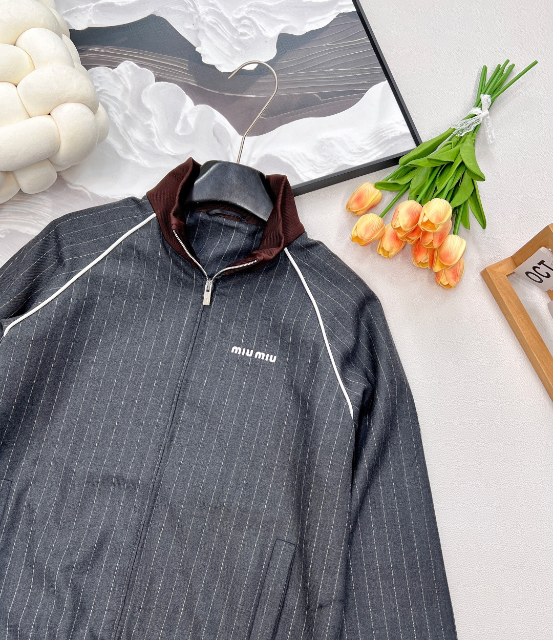 🆕Miumiu25Fw早秋新款知性分子学院风落肩夹克外套丨⚠独家yb开发！高版出品！撞色罗纹领拼接设计甜