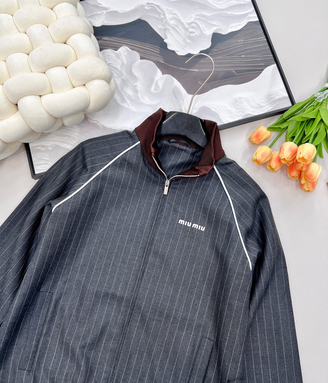 🆕Miumiu25Fw早秋新款知性分子学院风落肩夹克外套丨⚠独家yb开发！高版出品！撞色罗纹领拼接设计甜