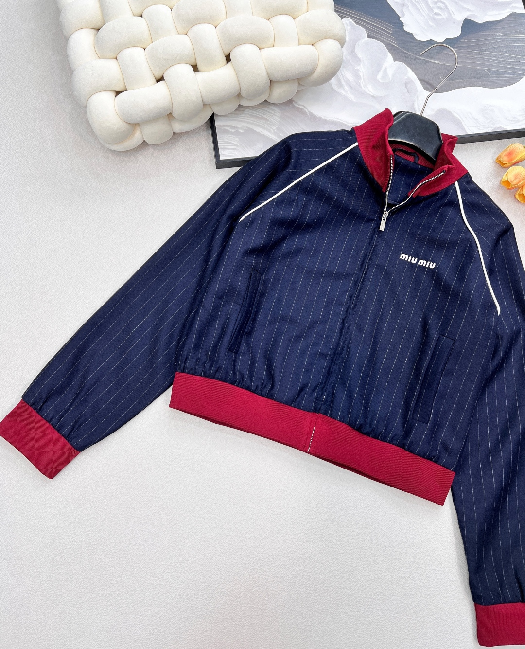 🆕Miumiu2025新款撞色棒球外套，定制YB精仿羊毛人棉材质 质感光泽 垂感十足 拉链棒球外套，外套