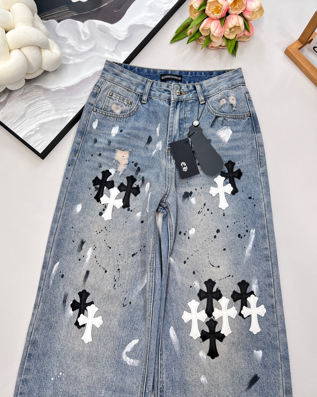 🆕25款早秋新品Chrome Hearts克罗心重工新款人工点墨，多位绣皮十字架直筒牛仔裤。年度十字架✝
