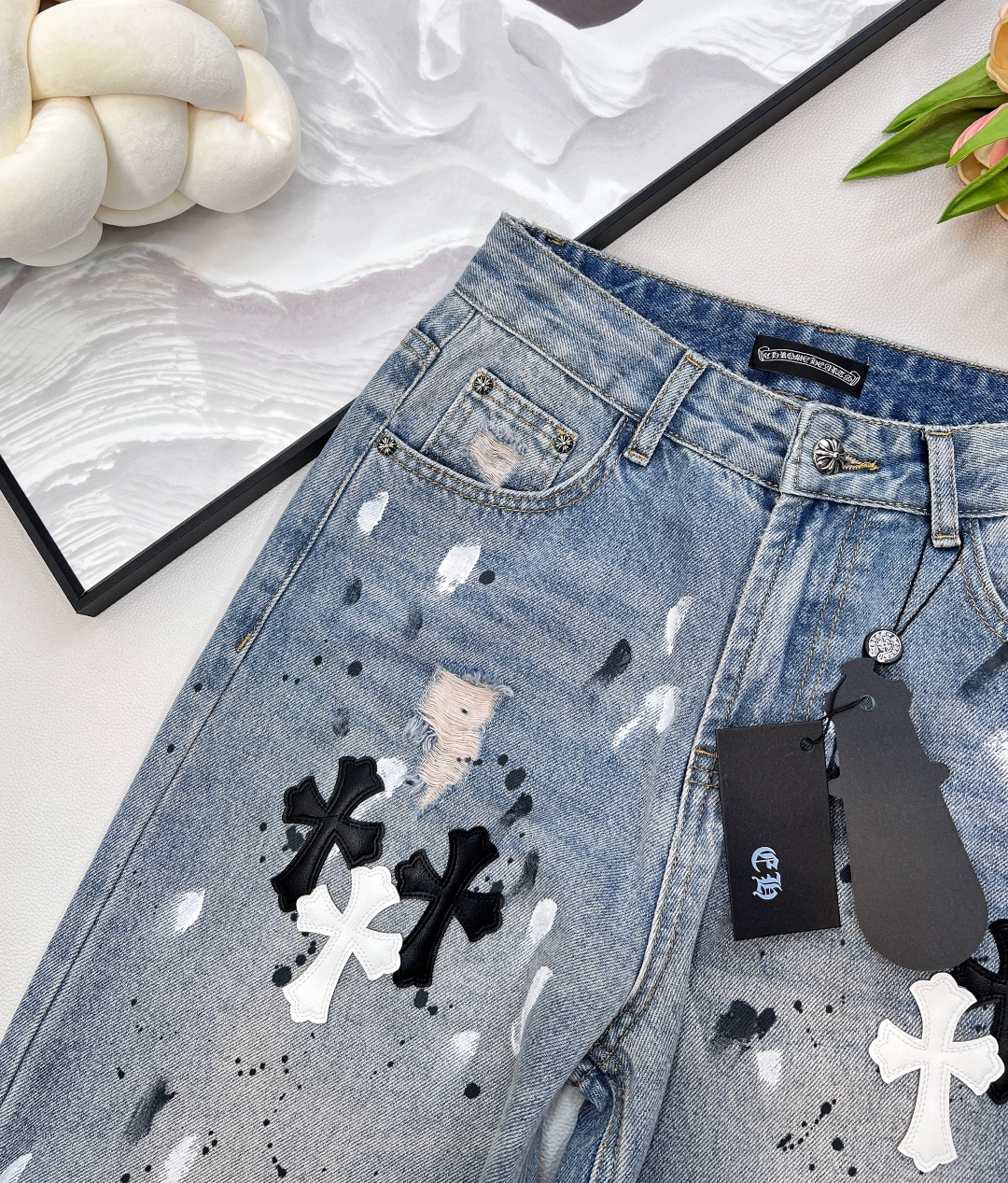 🆕25款早秋新品Chrome Hearts克罗心重工新款人工点墨，多位绣皮十字架直筒牛仔裤。年度十字架✝