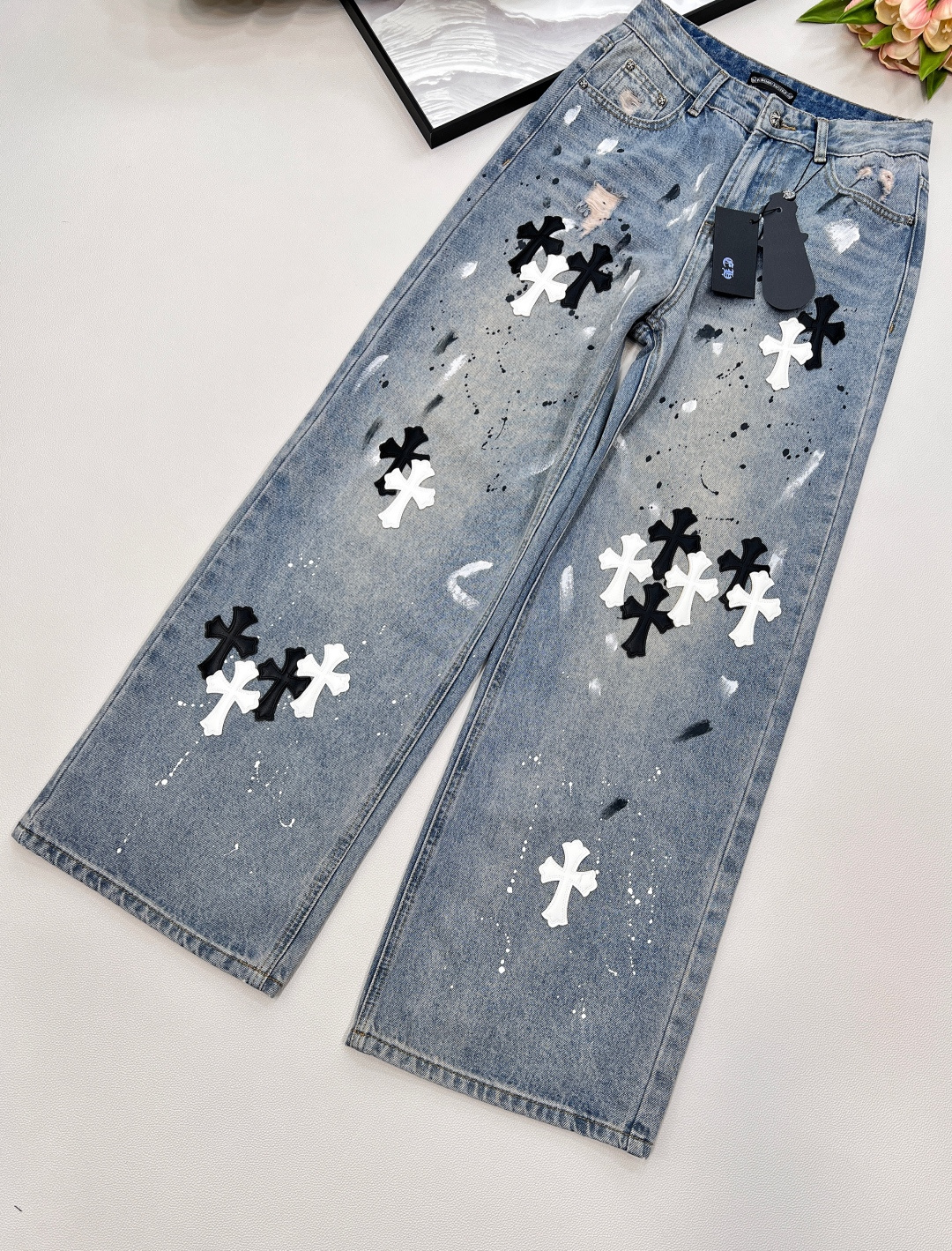 🆕25款早秋新品Chrome Hearts克罗心重工新款人工点墨，多位绣皮十字架直筒牛仔裤。年度十字架✝