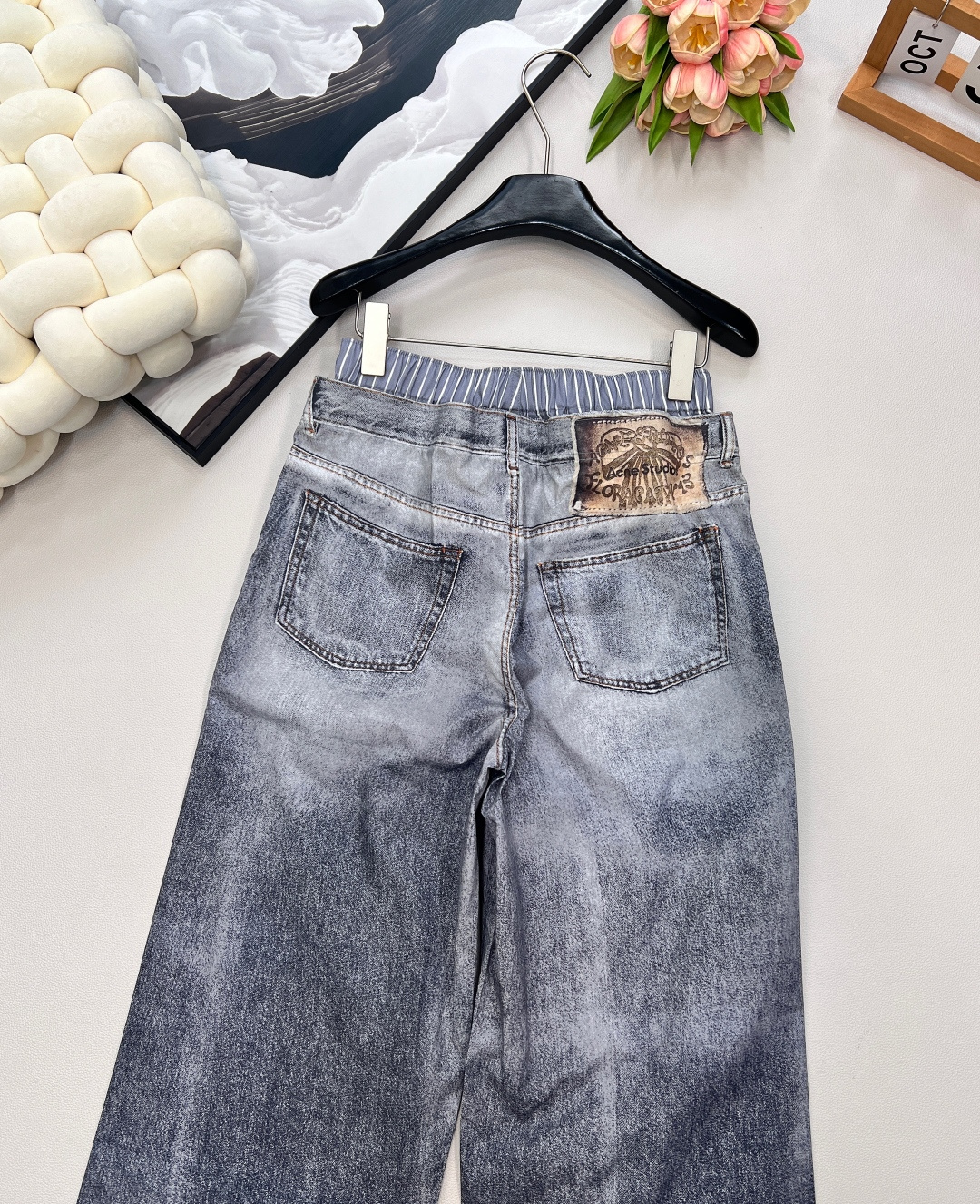 🆕Acne Studios 新款轻薄假两件印花休闲裤，这款休闲裤采用假两件设计，打破常规，视觉上营造出层