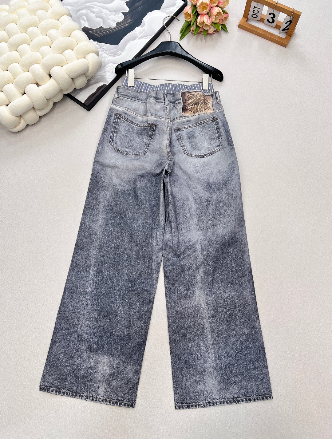 🆕Acne Studios 新款轻薄假两件印花休闲裤，这款休闲裤采用假两件设计，打破常规，视觉上营造出层