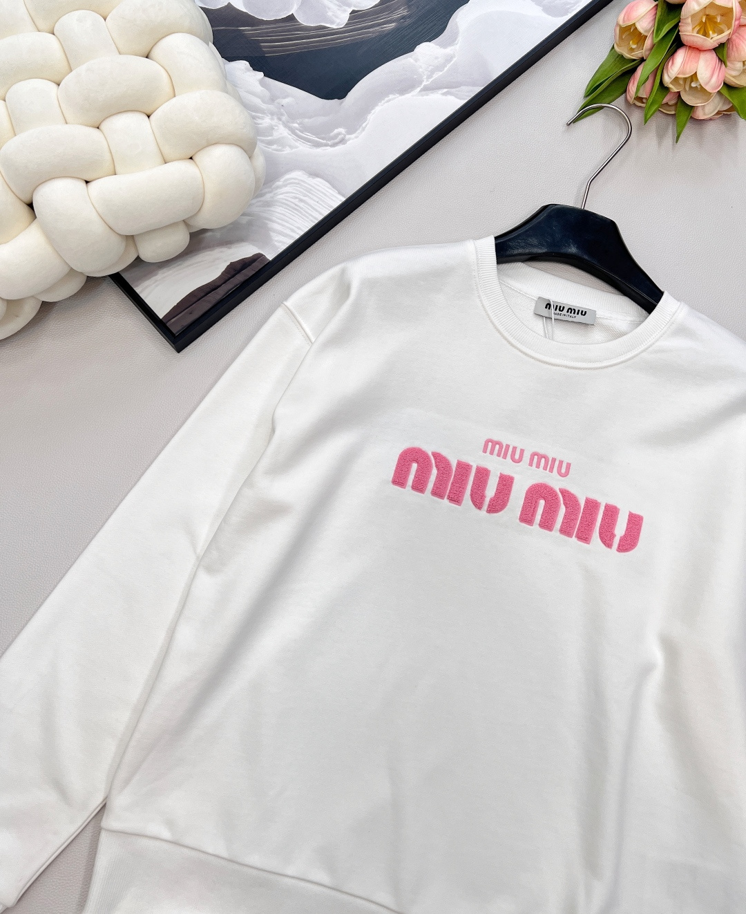 🆕MIU MIU秋冬新款粉色毛巾绣毛圈棉卫衣，直接把少女心焊在身上！ 谁能拒绝少女粉与MIU的神仙适配？