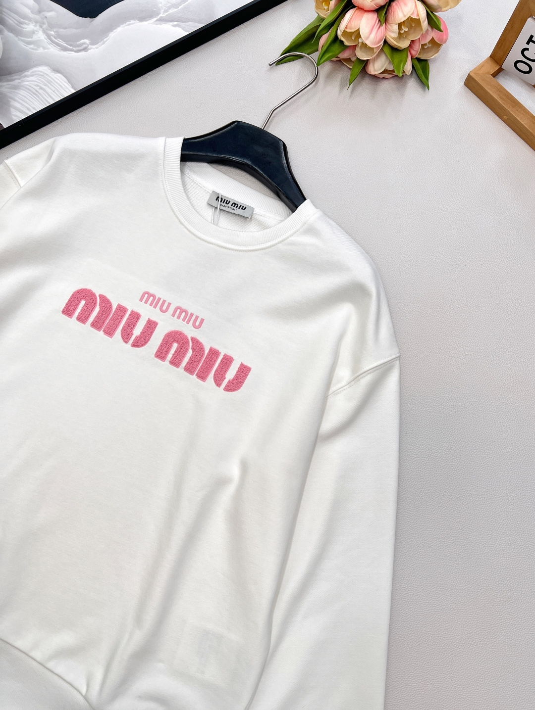 🆕MIU MIU秋冬新款粉色毛巾绣毛圈棉卫衣，直接把少女心焊在身上！ 谁能拒绝少女粉与MIU的神仙适配？