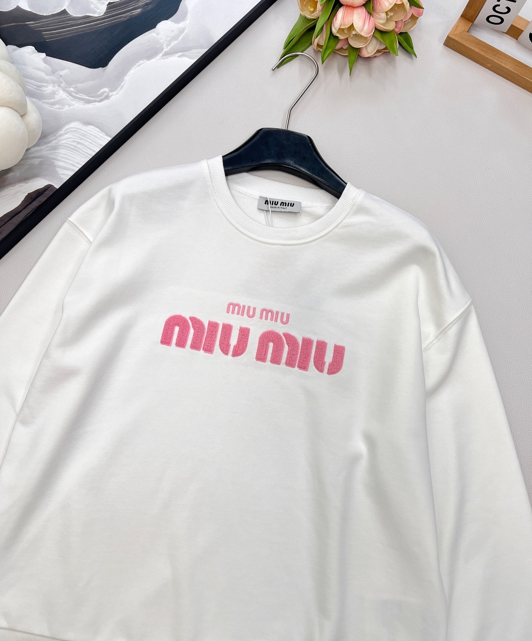 🆕MIU MIU秋冬新款粉色毛巾绣毛圈棉卫衣，直接把少女心焊在身上！ 谁能拒绝少女粉与MIU的神仙适配？